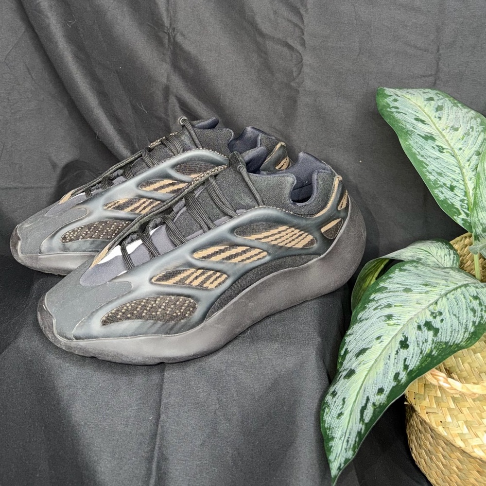 Yeezy clay brown
